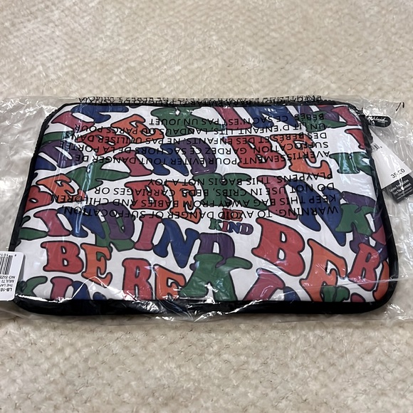 THE PHLUID PROJECT Be Kind Laptop Bag - Picture 4 of 6